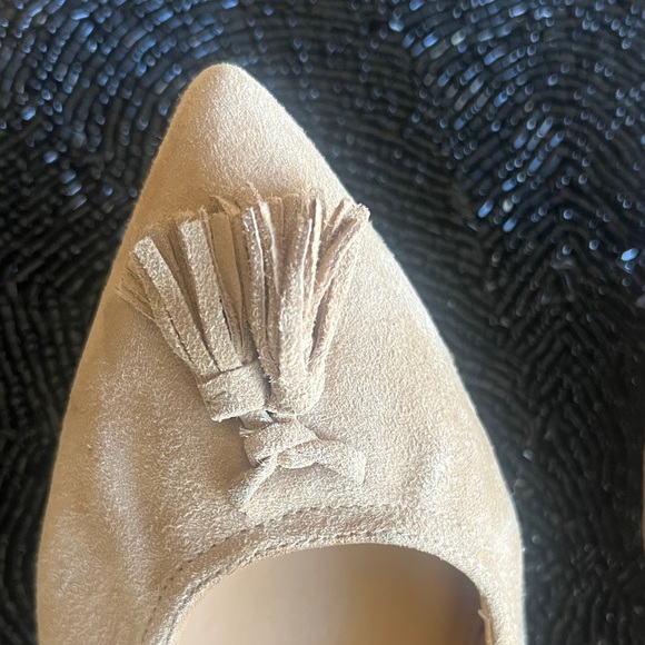 J Crew “Cora” Camel Suede Flats w Tassle - Sz 8.5 - Picture 2 of 5